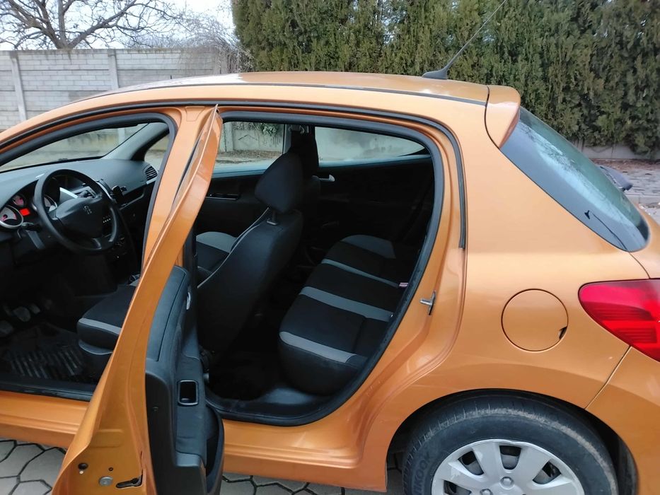 Peugeot 207 motor 1.4 benzina an 2008 acte la zii