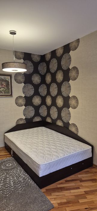 Приста с матрак  почти като нова