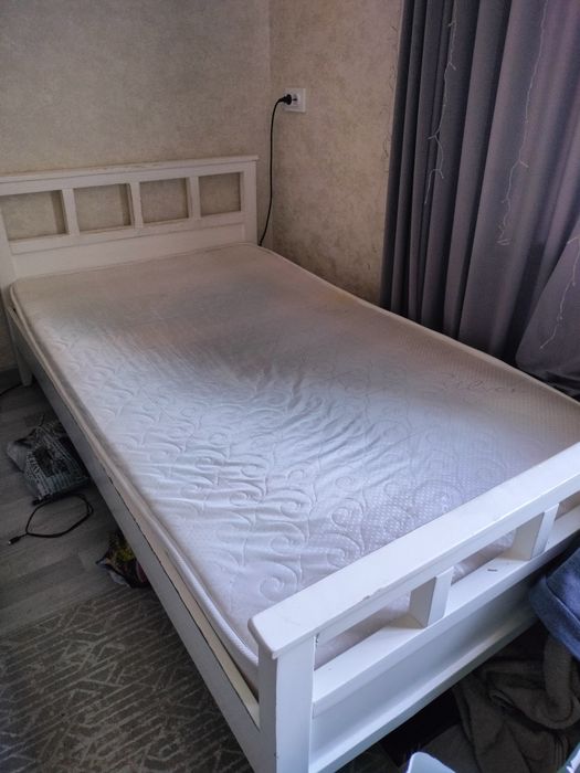 Кровать односпальная с матрасом