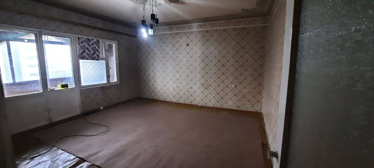 Ц6 2/8/9 площадь 60м2, без ремонта, напротив  На Небе