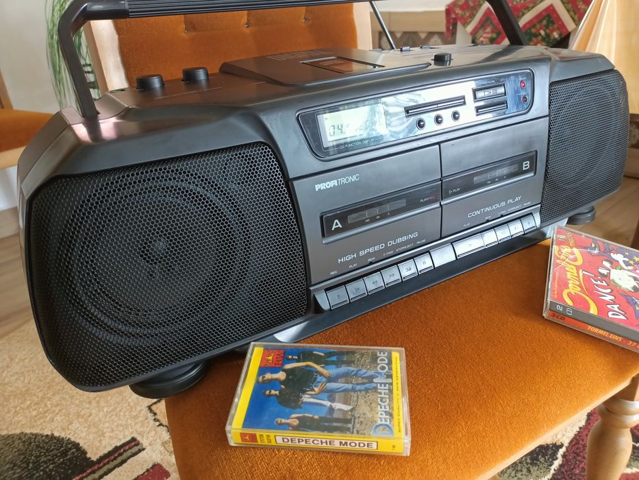 Radio casetofon cu CD