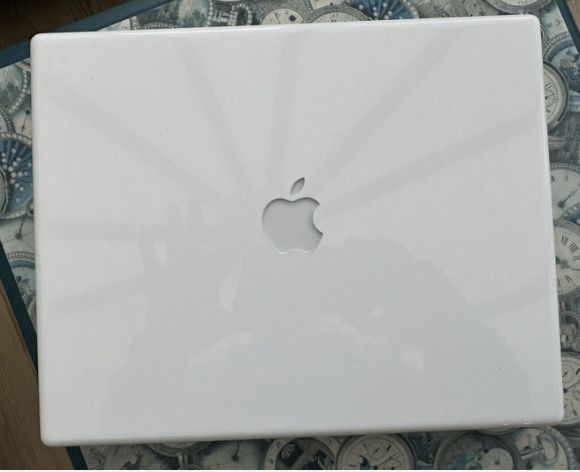 Бял Mac Book 2,1