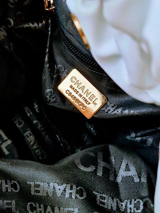 Geanta damă alb imaculat, portofel simplu atasat, saculet, etichetă