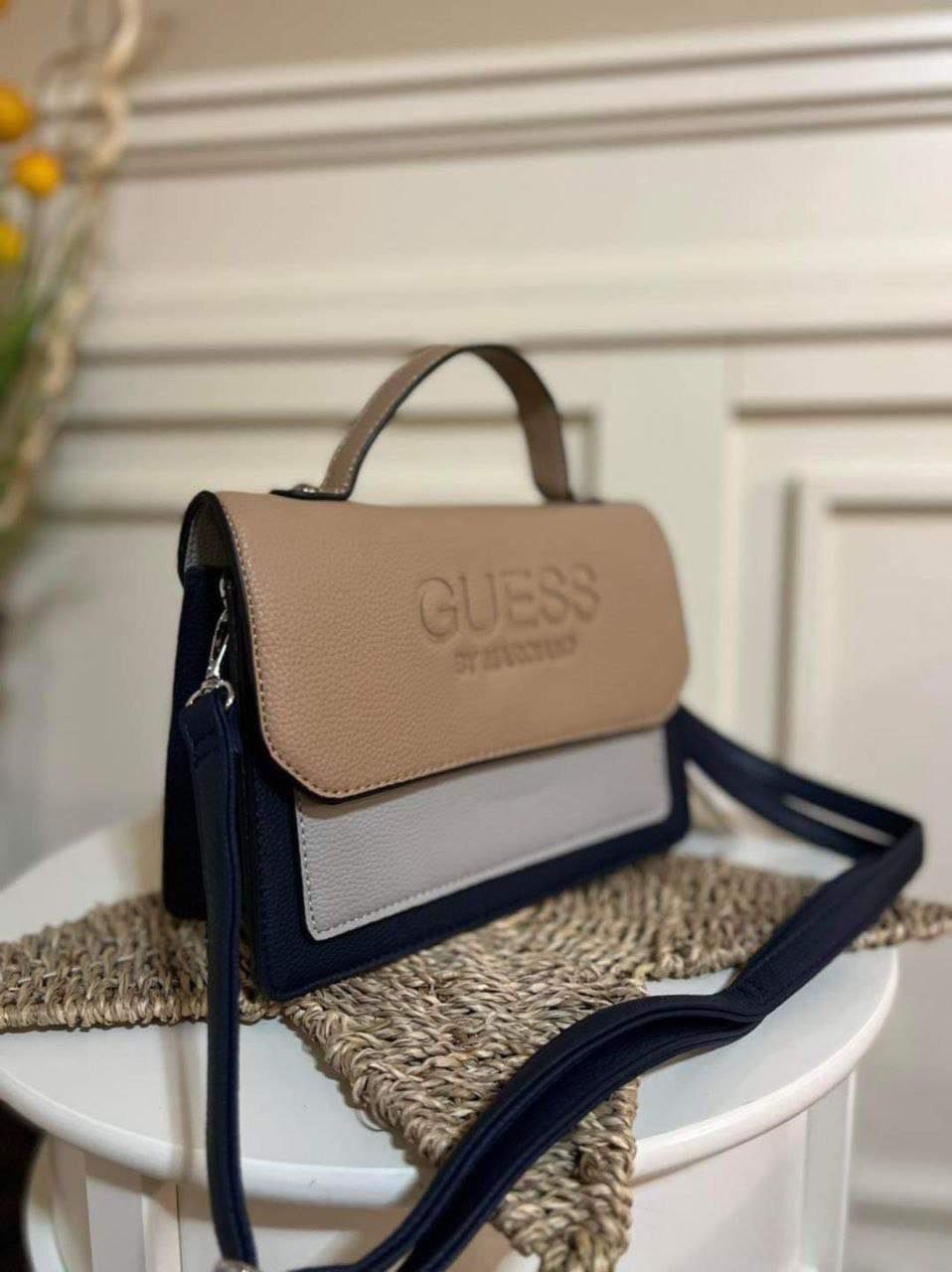 Gentute superbe Guess