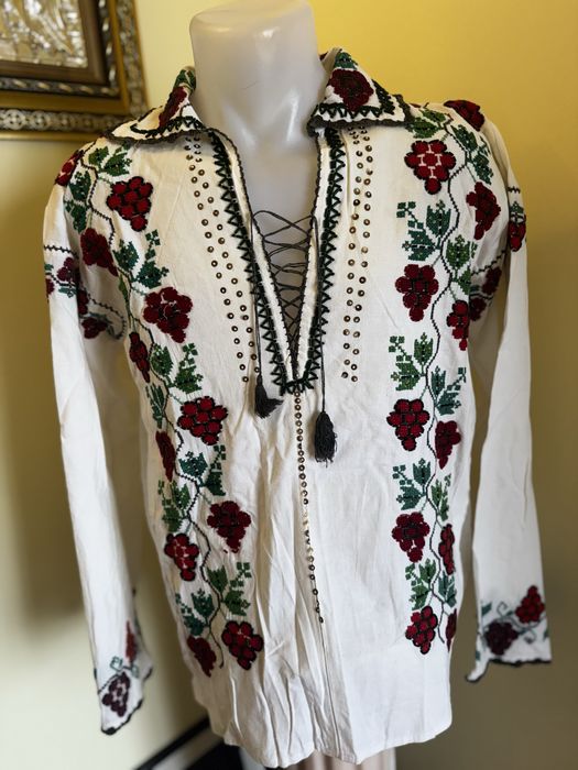 Cămași, ii, veste si brauri tradiționale– Artă autentică românească