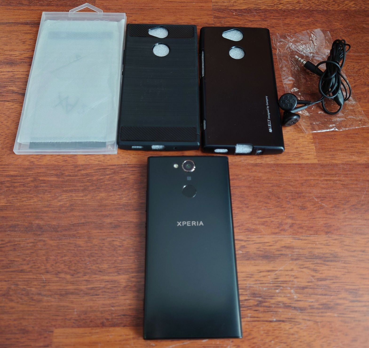 Telefon Sony Xperia XA2 impecabil, dual sim, 2 huse, casti, PS4 slim