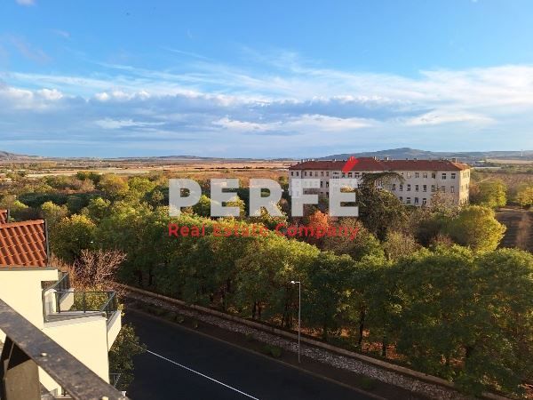 Продава се Четиристаен апартамент в Айтос - 100 кв.м за 749 €/кв.м - Снимка #1