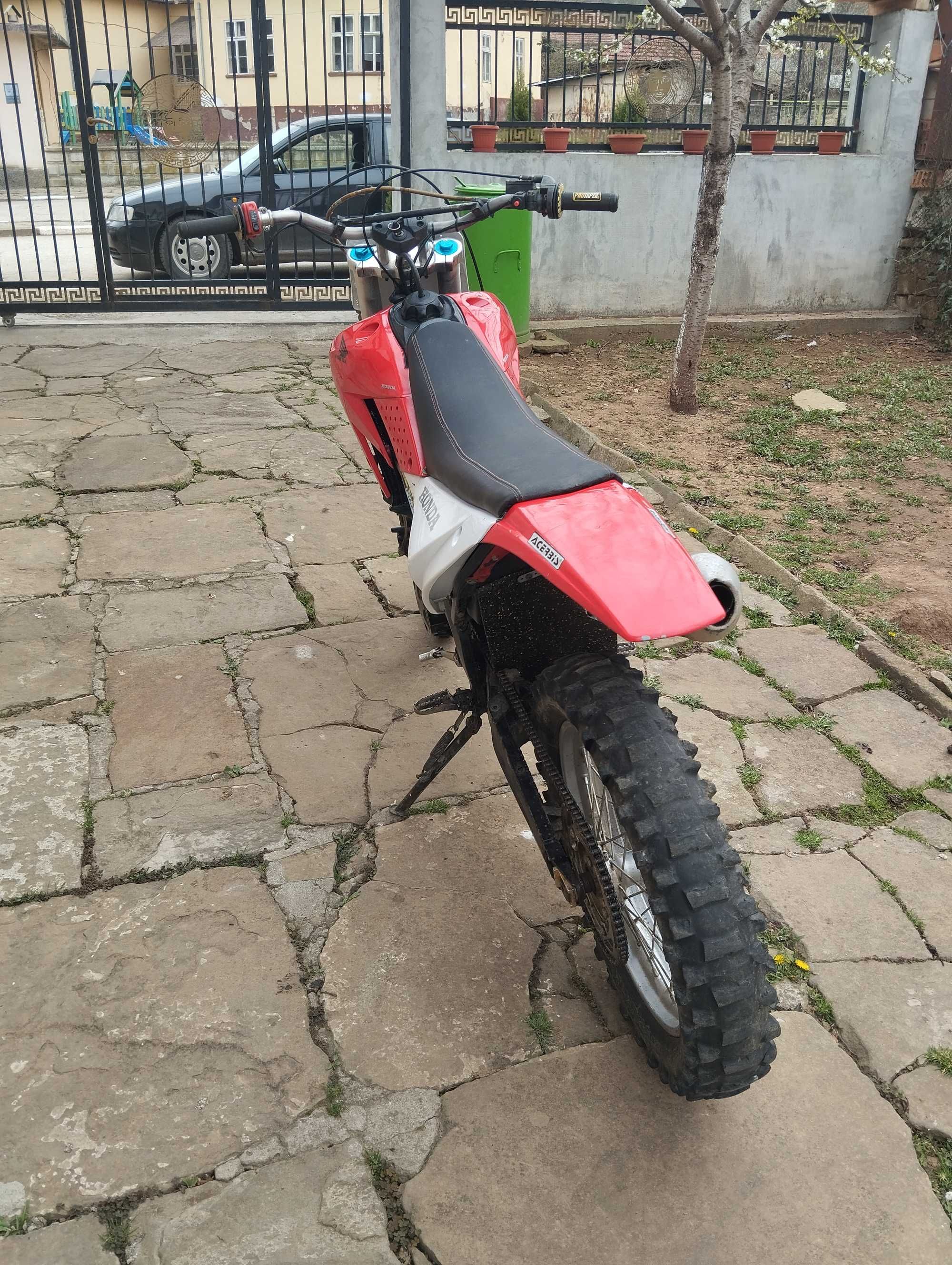 Продавам honda 250