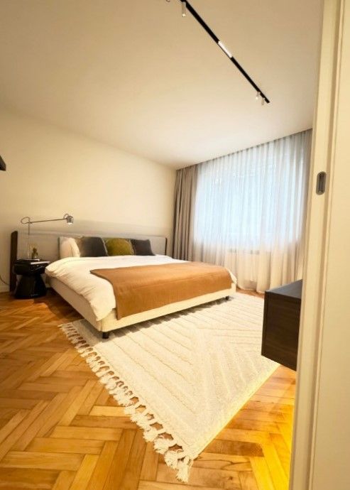 Продава се Тристаен апартамент в София, Лозенец - 74 кв.м за 4723 €/кв.м - Снимка #2