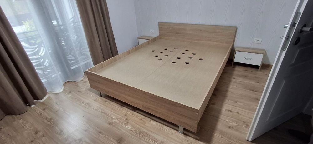 Pat matrimonial cu noptiere și saltea
