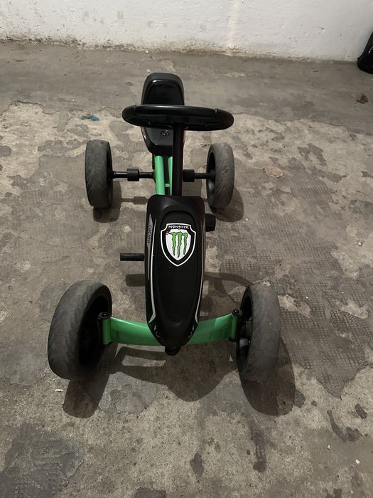 Kart cu pedale pentru copii