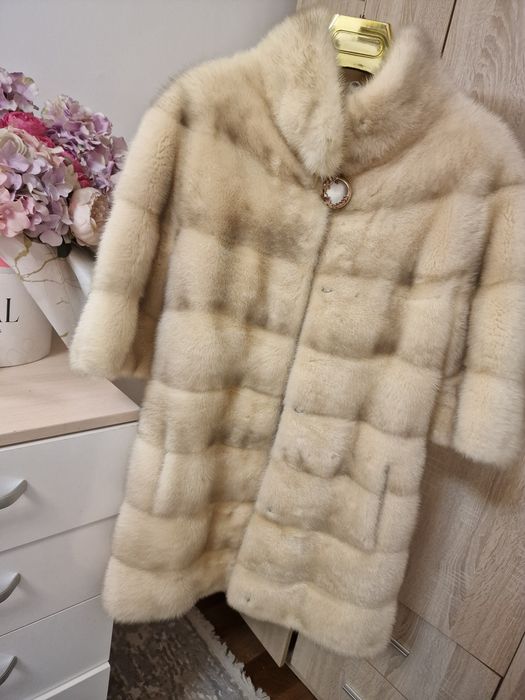Продам шубу с натуральным мехом