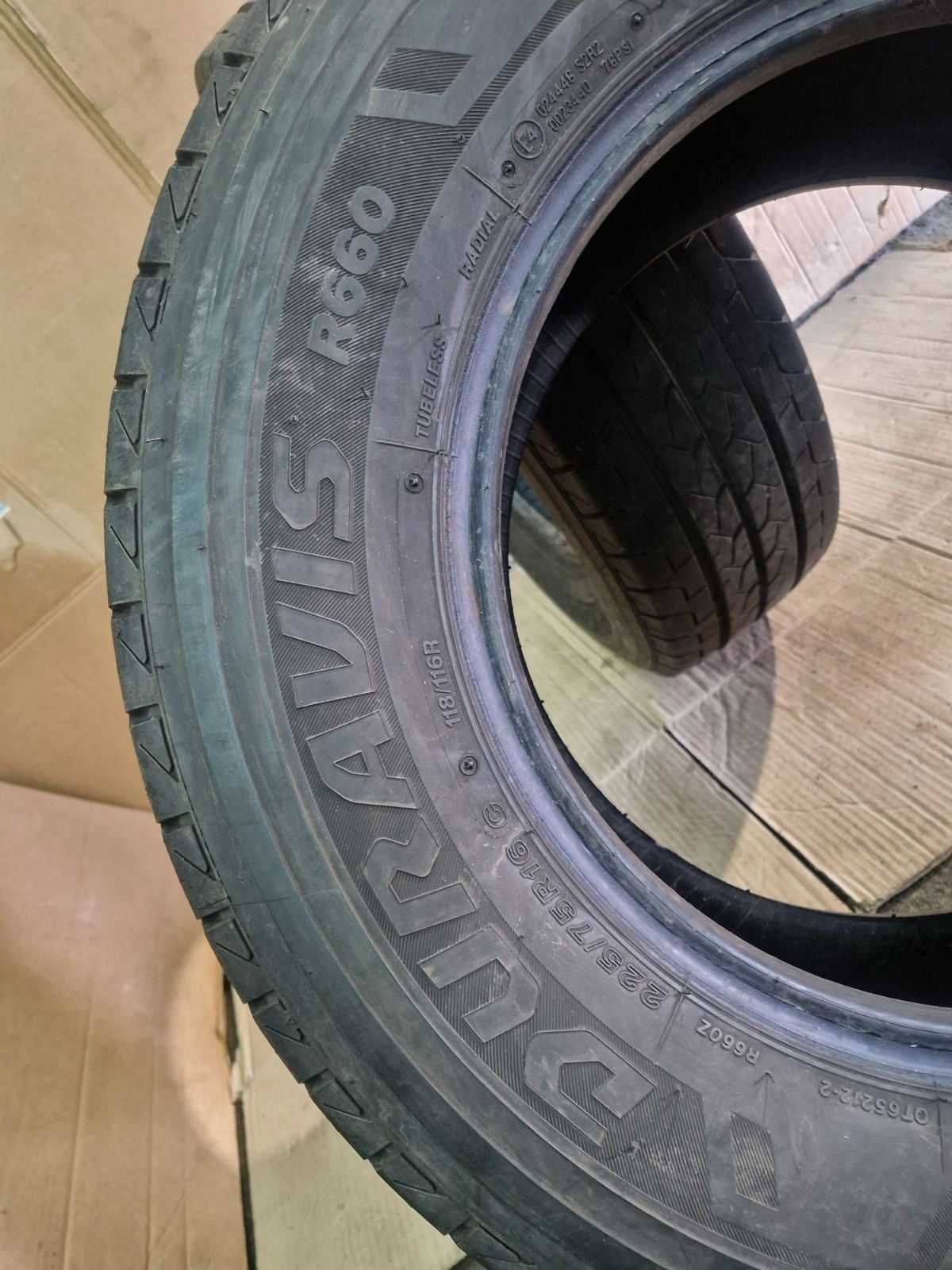 2 Bridgestone R16C 225/75
летни бусови гуми DOT4119