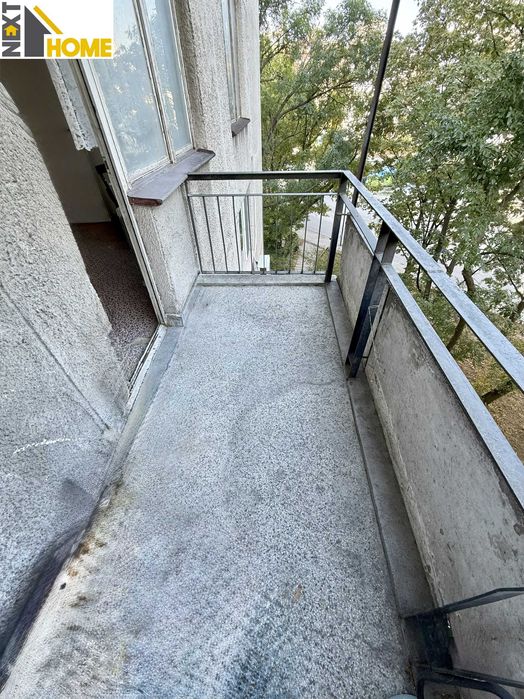 Просторен тристаен апартамент в монолитна жилищна сграда