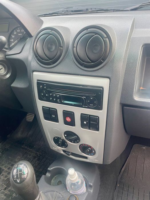 Vând autoturism Dacia Logan