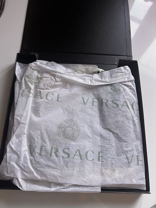 ЧИСТО НОВ! Луксозен копринен шал Versace Baroque Medusa