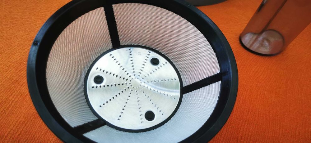 Продавам сокоизстисквачка Ufesa