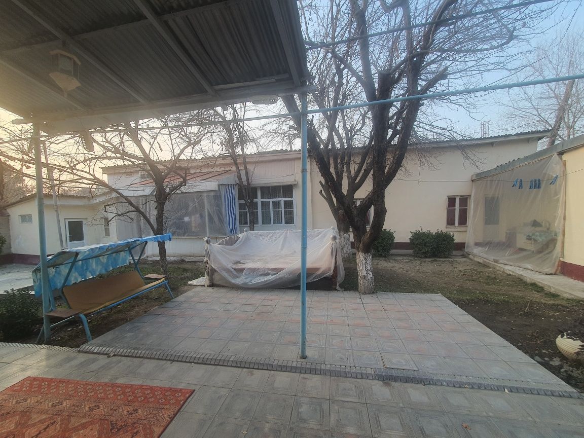 Hovli joy sotiladi