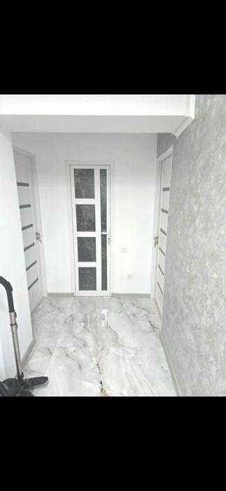 Ofer spre închiriere apartament cu doua camere