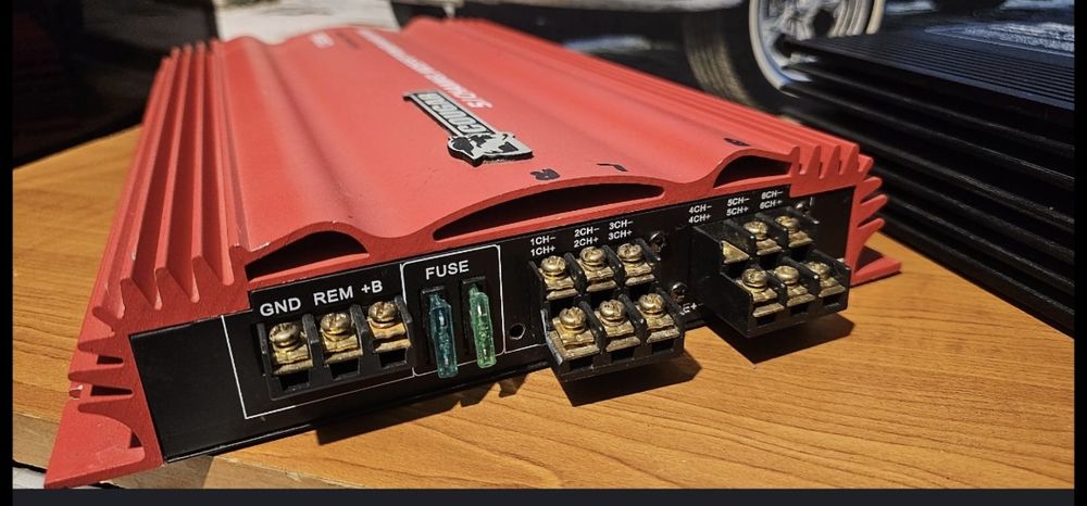 Statie amplificator Profi Sound Hifonics Cougar sau subwoofer Renegade