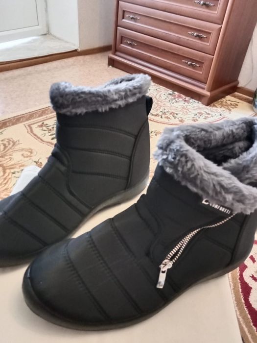 продам зимнюю обувь 41-42 женские