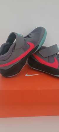 Pantofi sport baieti CW6736 Nike Team Hustle D10 Grey Eur-32
