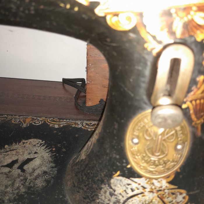 Masina de cusut Singer