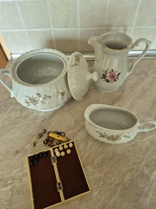 Порцеланов супник