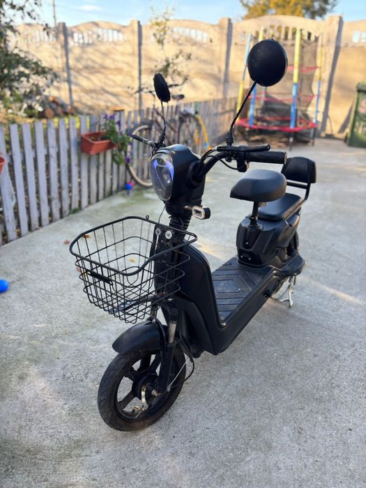 Vând Scuter Electric