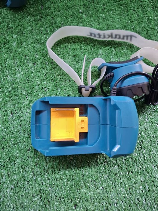 Челници на Makita DML 800
Стават за батерии 14,4 и 18 волта.
