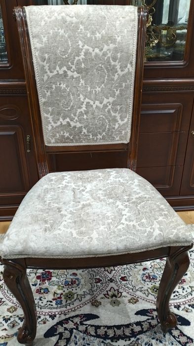 Сапасы жоғары, таза ағаштан жасалған орындықтар сатылады.