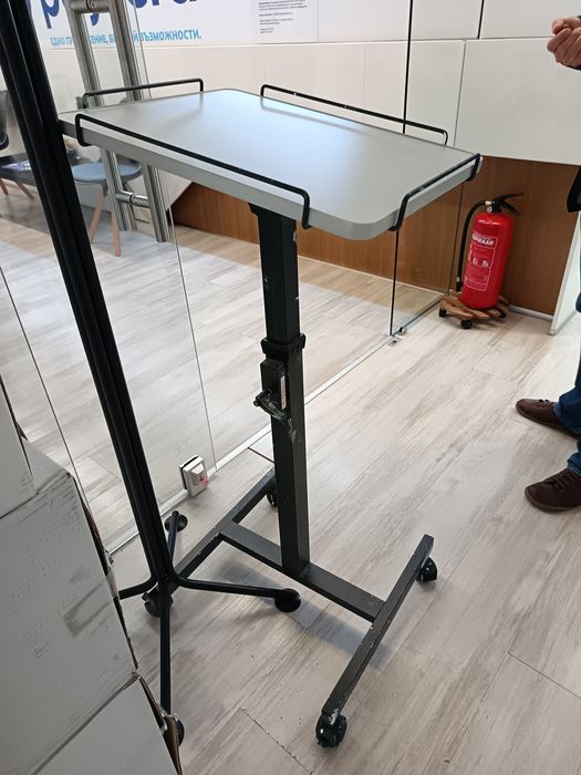 Стойка за проектор