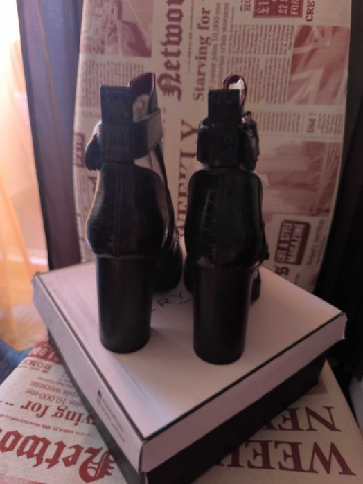 Кожени боти на висок ток