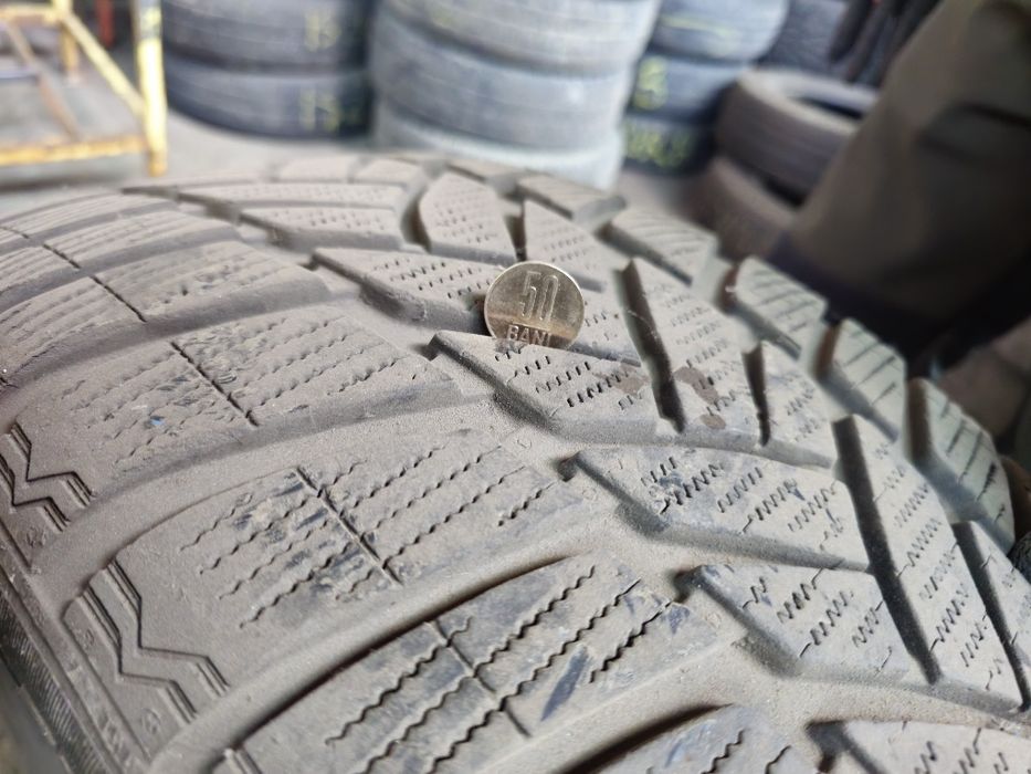 2 seturi de anvelope de iarna,unul  Hankook și unul Dunlop