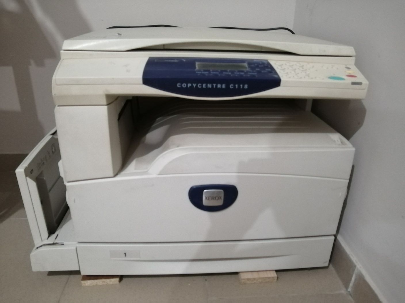Продам копировальный аппарат Xerox C118