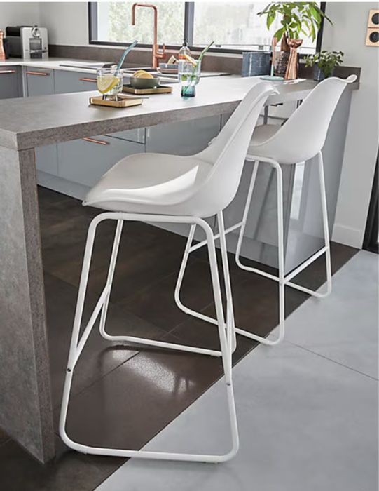 Vind 5 scaune de bar sau bucatarie albe