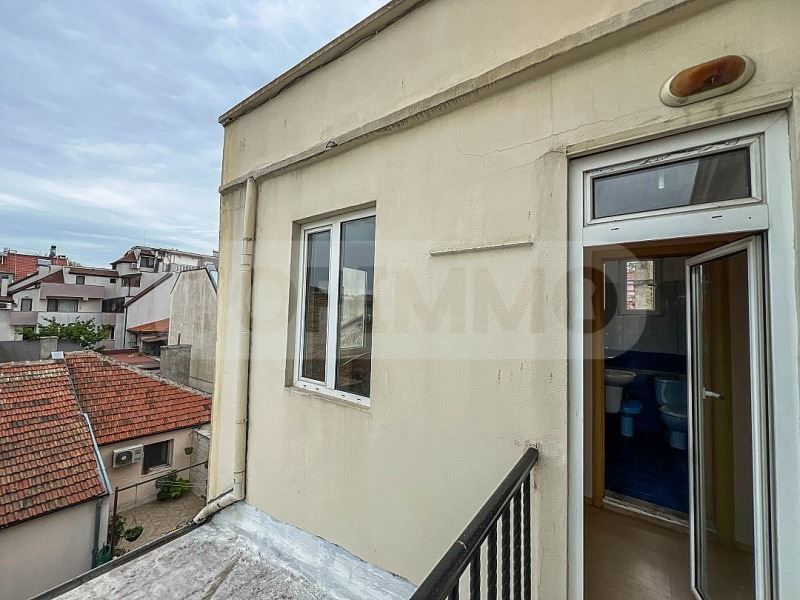 Продава се Тристаен апартамент в Варна, Централна поща - 120 кв.м за 1567 €/кв.м - Снимка #11