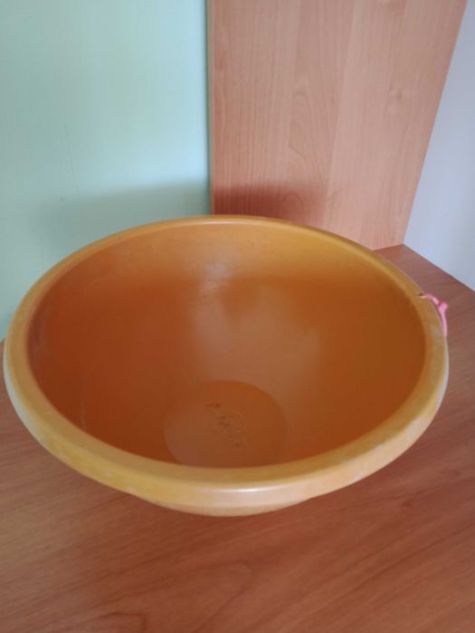 тазик пластмассовый.