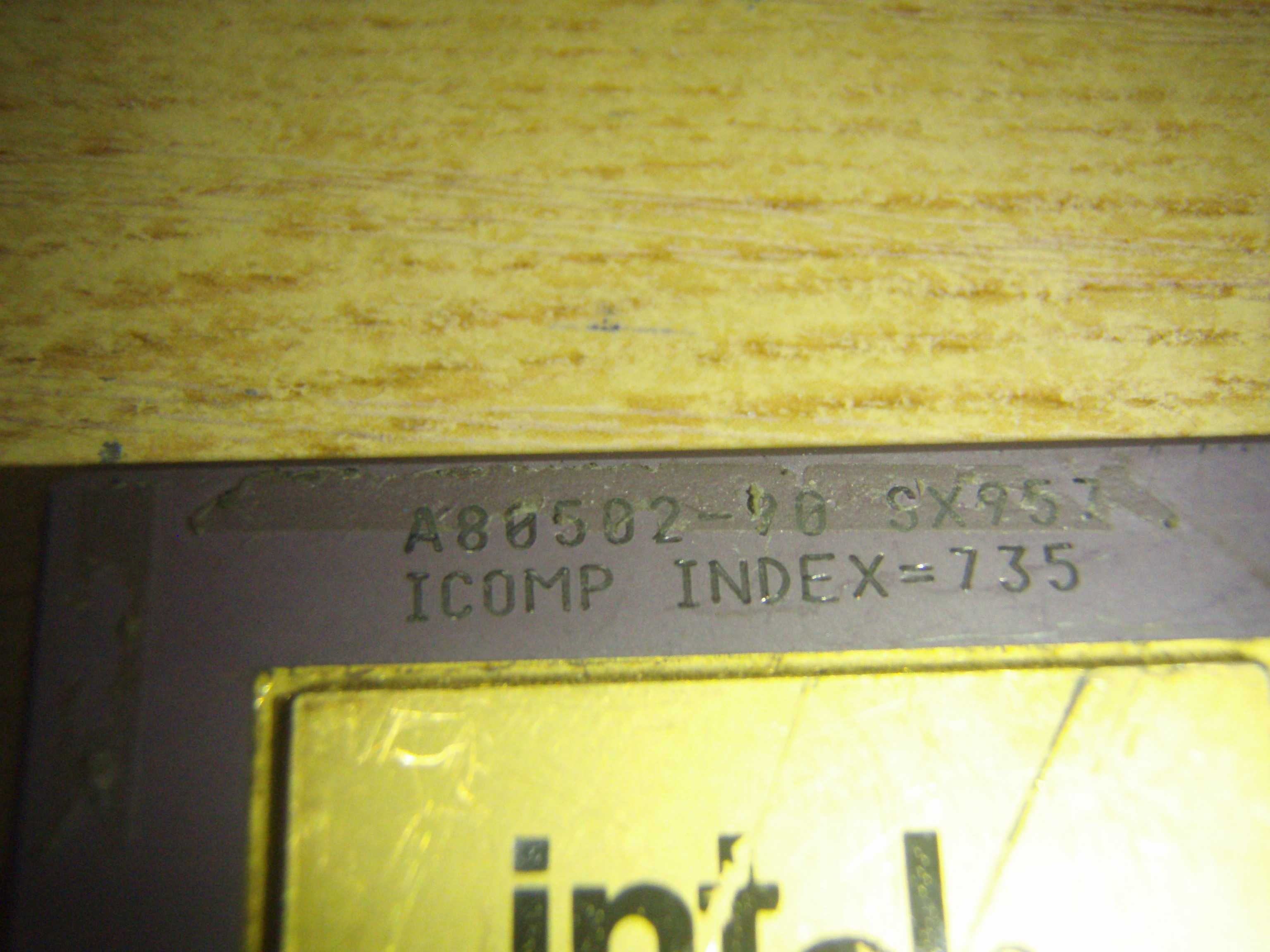 Procesor intel Pentium 90 A80502-90 SX957, pentru colectie sau aur
|
