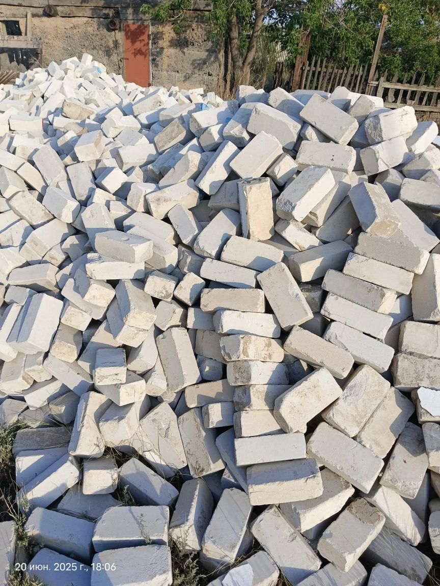 Продам Кирпич Б/у в количестве 4200 шт