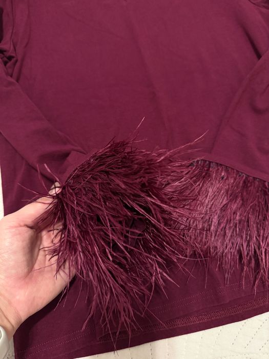 Лонгслив с перьями