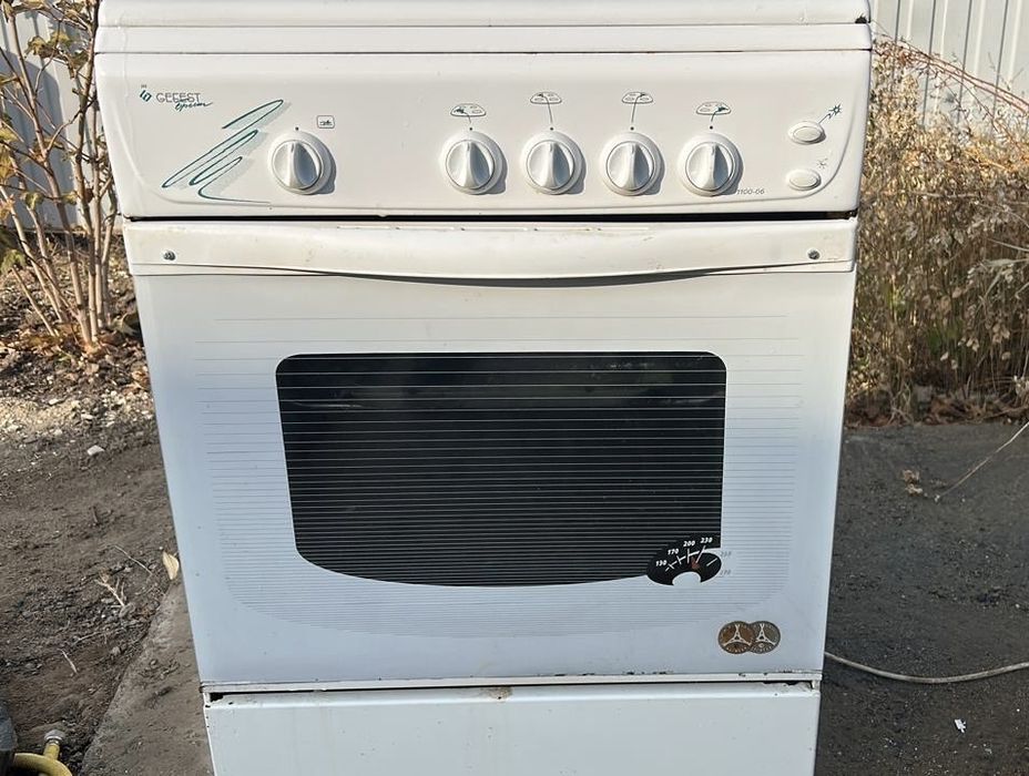 Продам газовую плиту Gefest