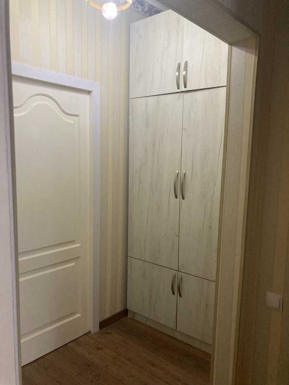 Продается квартира 2/4/4 Юнусабад 14, частично с мебелью и техникой