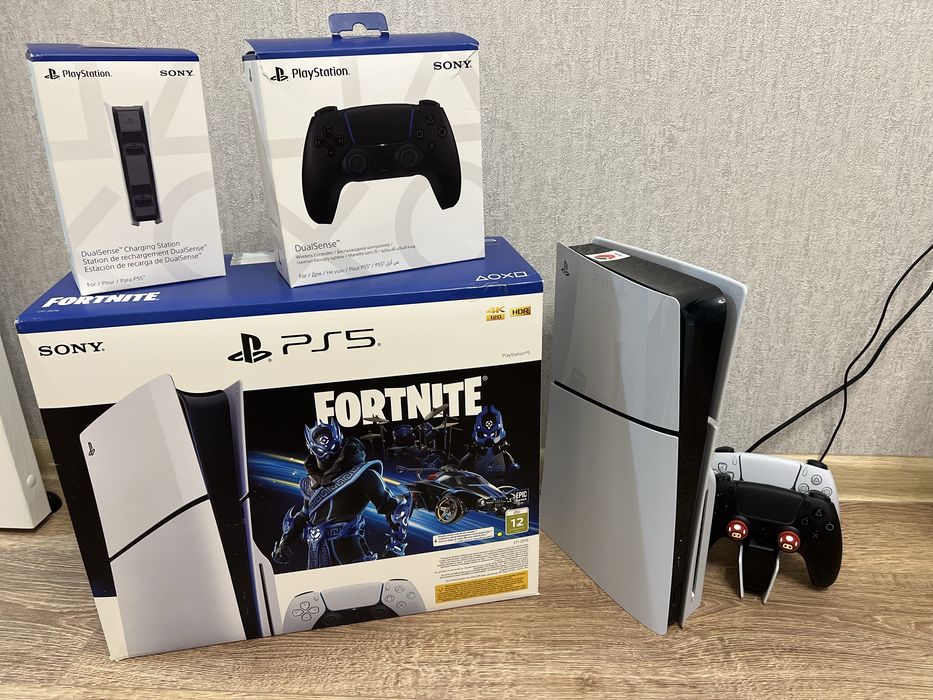 Продам PlayStation 5 Slim с дисководом как новая!