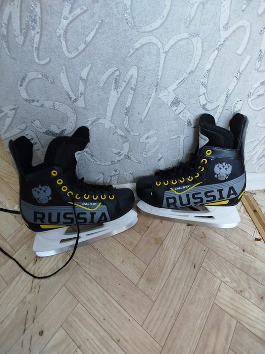 Продам коньки 40 размер