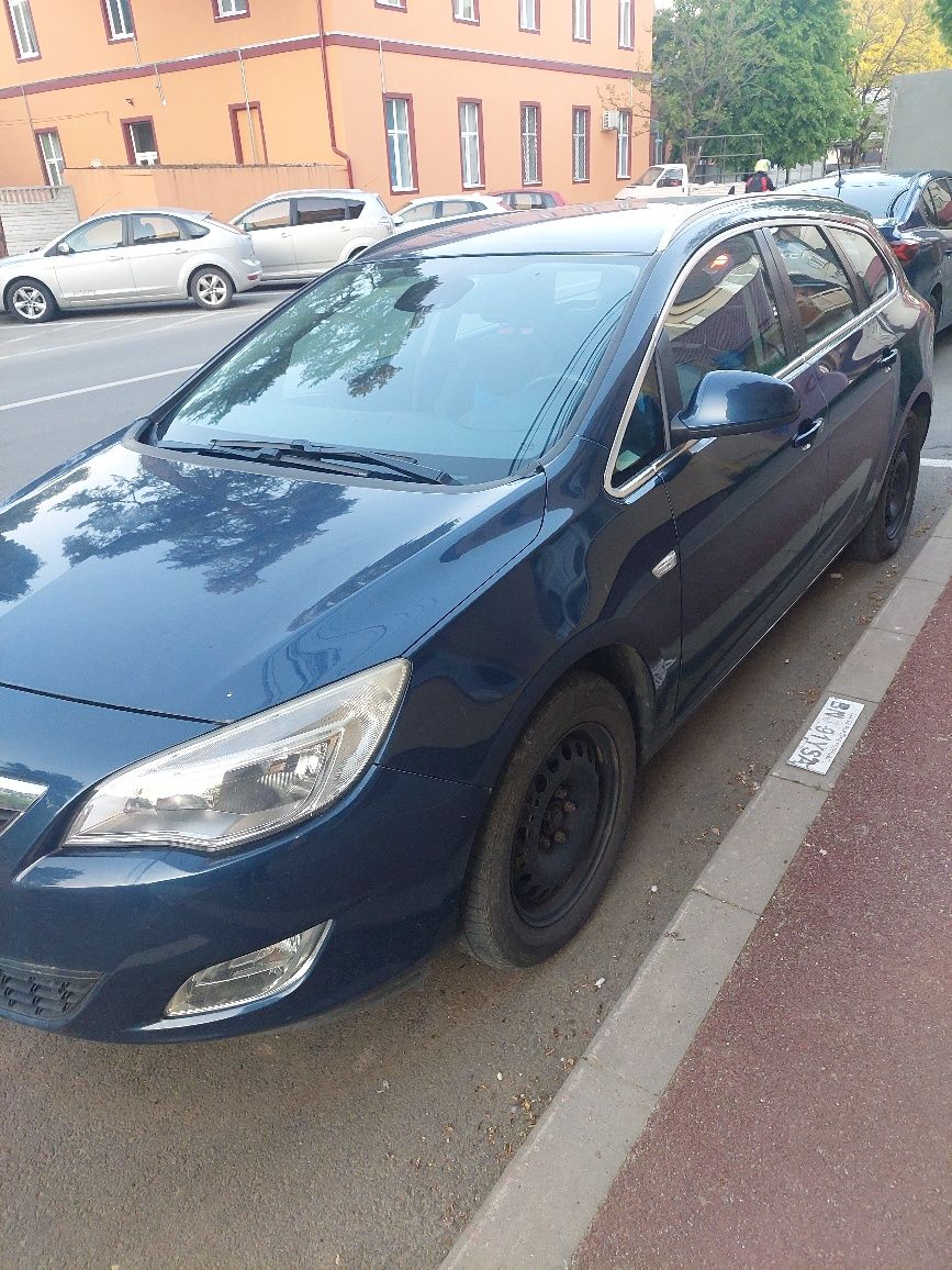 Opel Astra J 1.7 2011