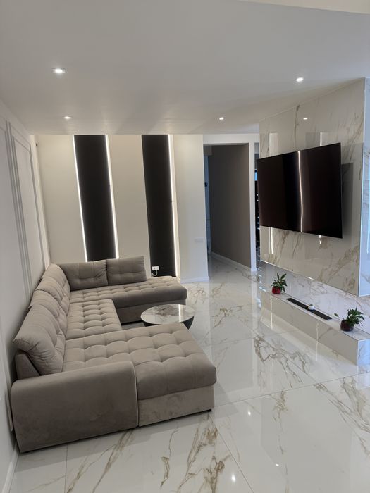 Cladire de vanzare 543 mp (casa + spatiu comercial) Bd Primaverii