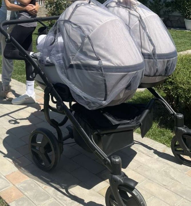 Количка за близнаци
