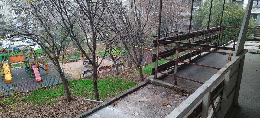 Тристаен южен на 2-ри етаж.