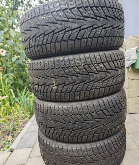 Резина (шина) Hankook Winter i*cept iZ 2 W616 225/45 R17 94T без шипов